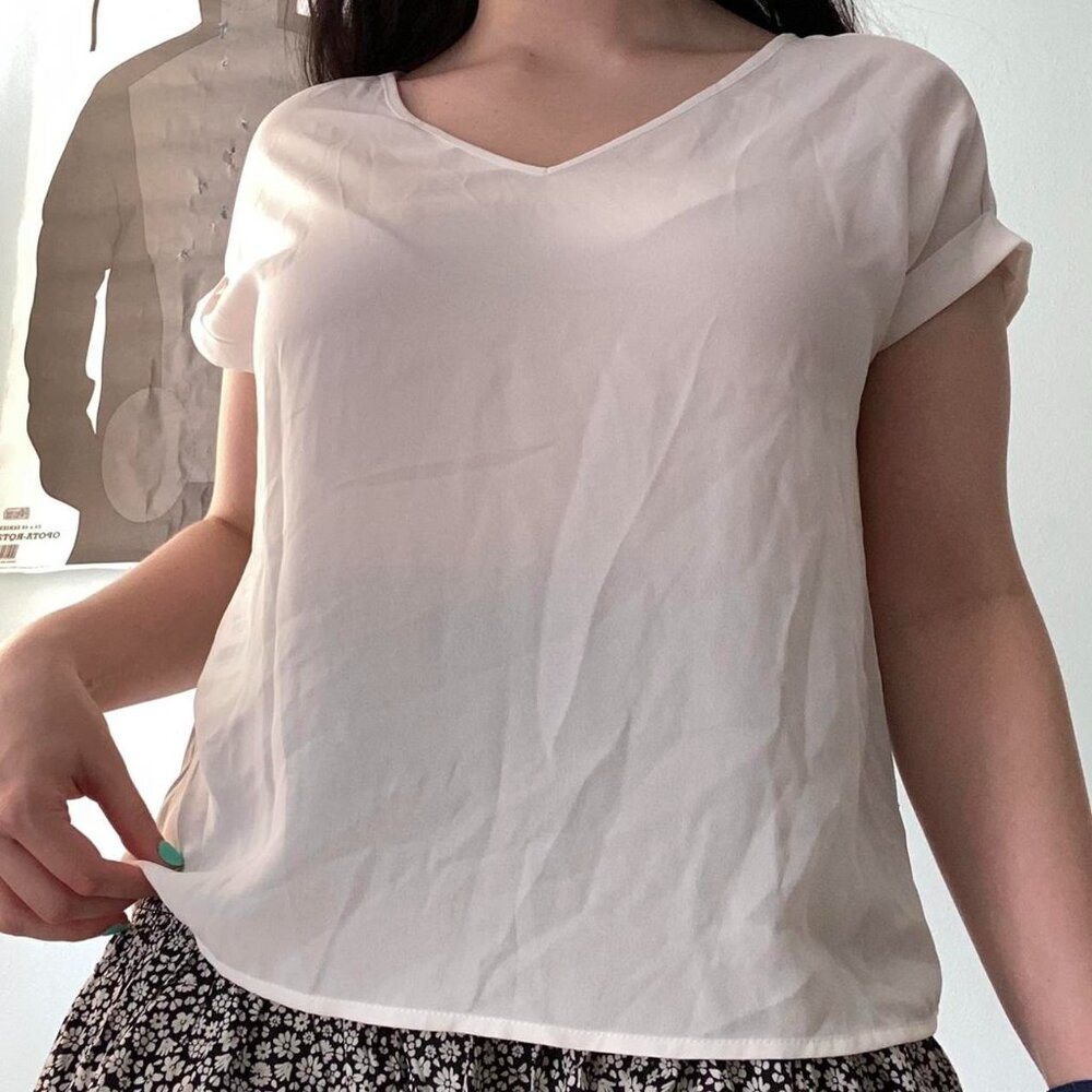 White Short Sleeve V Neck Blouse sz M